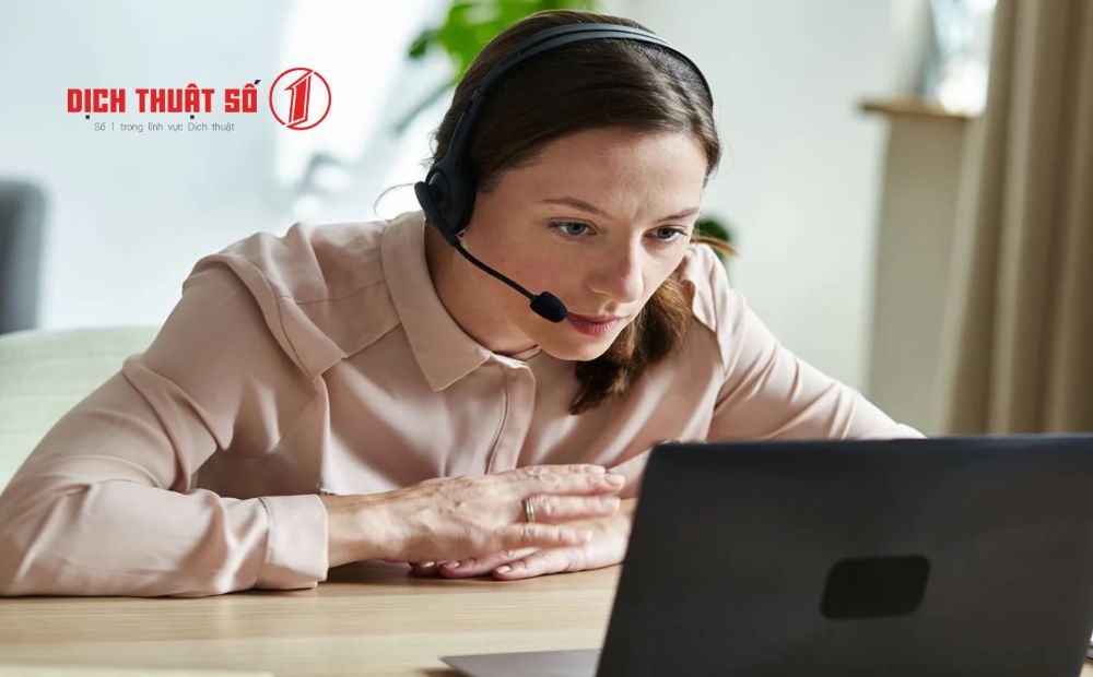 Phiên dịch từ xa là dịch vụ phiên dịch qua các nền tảng trực tuyến
