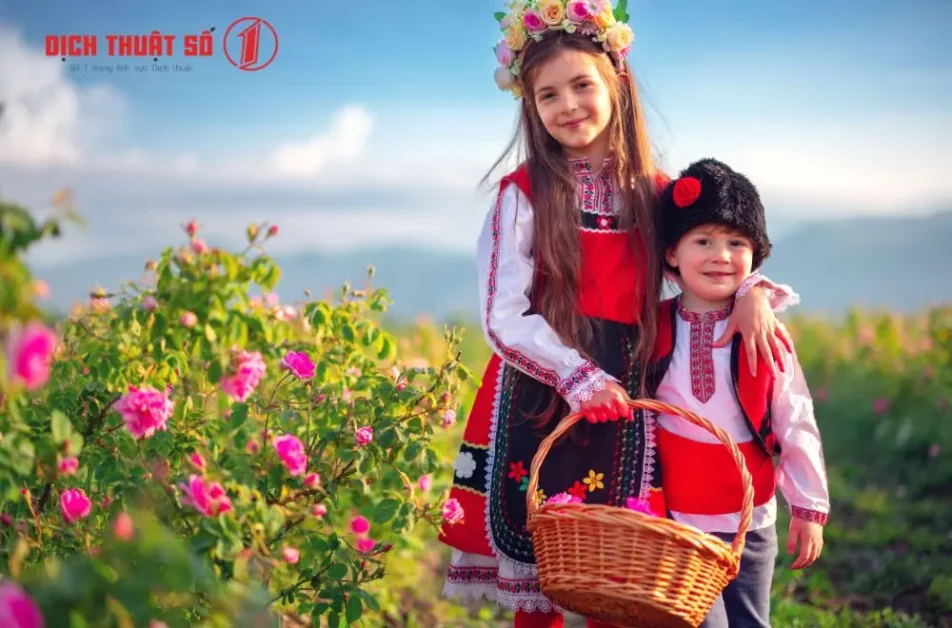 Ngoài tiếng Bulgaria là ngôn ngữ chính thức, người dân ở đây còn dùng nhiều tiếng khác