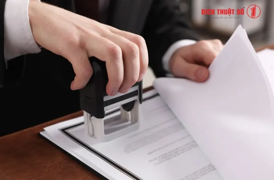 Công chứng bản dịch là việc xác nhận chữ ký của người dịch trên bản dịch